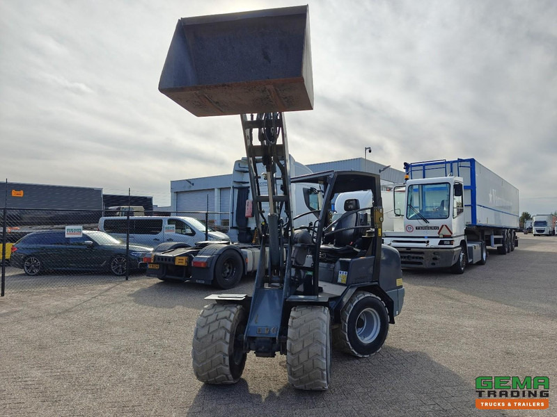 Giant V452T 3585 uren - Wiellader - Landbouw Kenteken - Vangmuil - Grondbak - Non-Marking Banden - Гусеничный мини-погрузчик: фото 5 Giant V452T 3585 uren - Wiellader - Landbouw Kenteken - Vangmuil - Grondbak - Non-Marking Banden - Гусеничный мини-погрузчик: фото 5