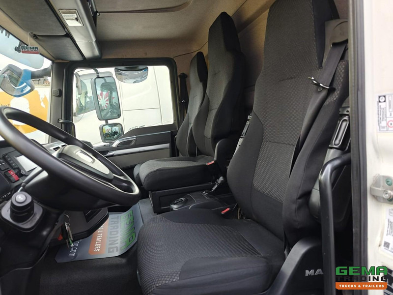 Тентованный грузовик MAN TGL 12.250 4x2 Dagcab Euro6 - 12T - Schuifzeilenbak 7.7m + Laadklep 1500kg - 3 Zitplaatsen - 125.000km!: фото 6