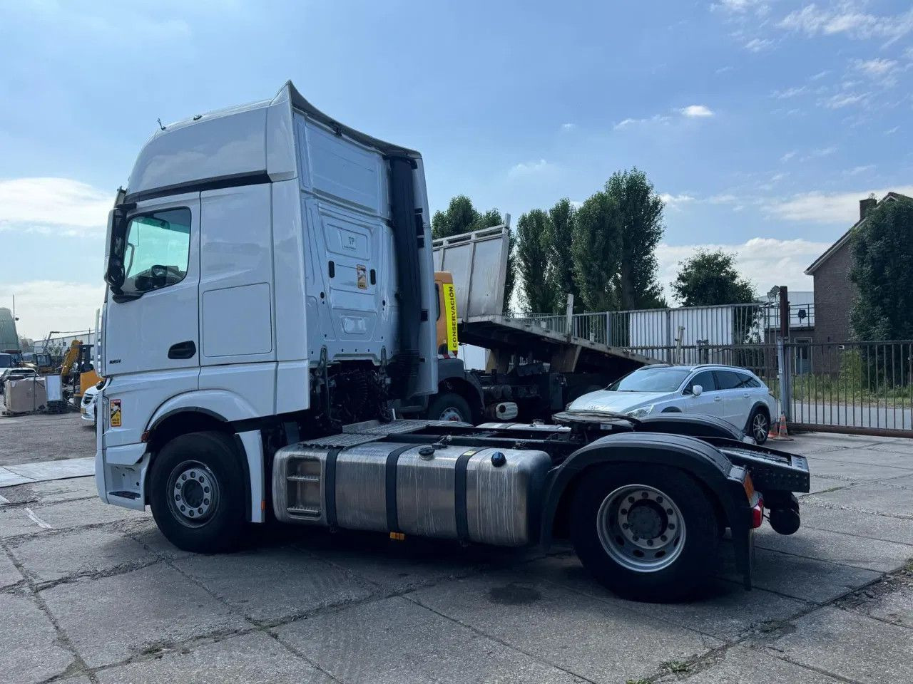 Mercedes-Benz Actros 1851 4X2 GIGA SPACE Spring/Air Retarder 1 - Тягач: фото 3 Mercedes-Benz Actros 1851 4X2 GIGA SPACE Spring/Air Retarder 1 - Тягач: фото 3