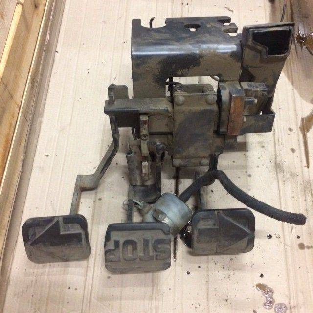 Accelerator & brake for Linde R14, Series115 - Педаль для Погрузочно-разгрузочной техники: фото 1 Accelerator & brake for Linde R14, Series115 - Педаль для Погрузочно-разгрузочной техники: фото 1