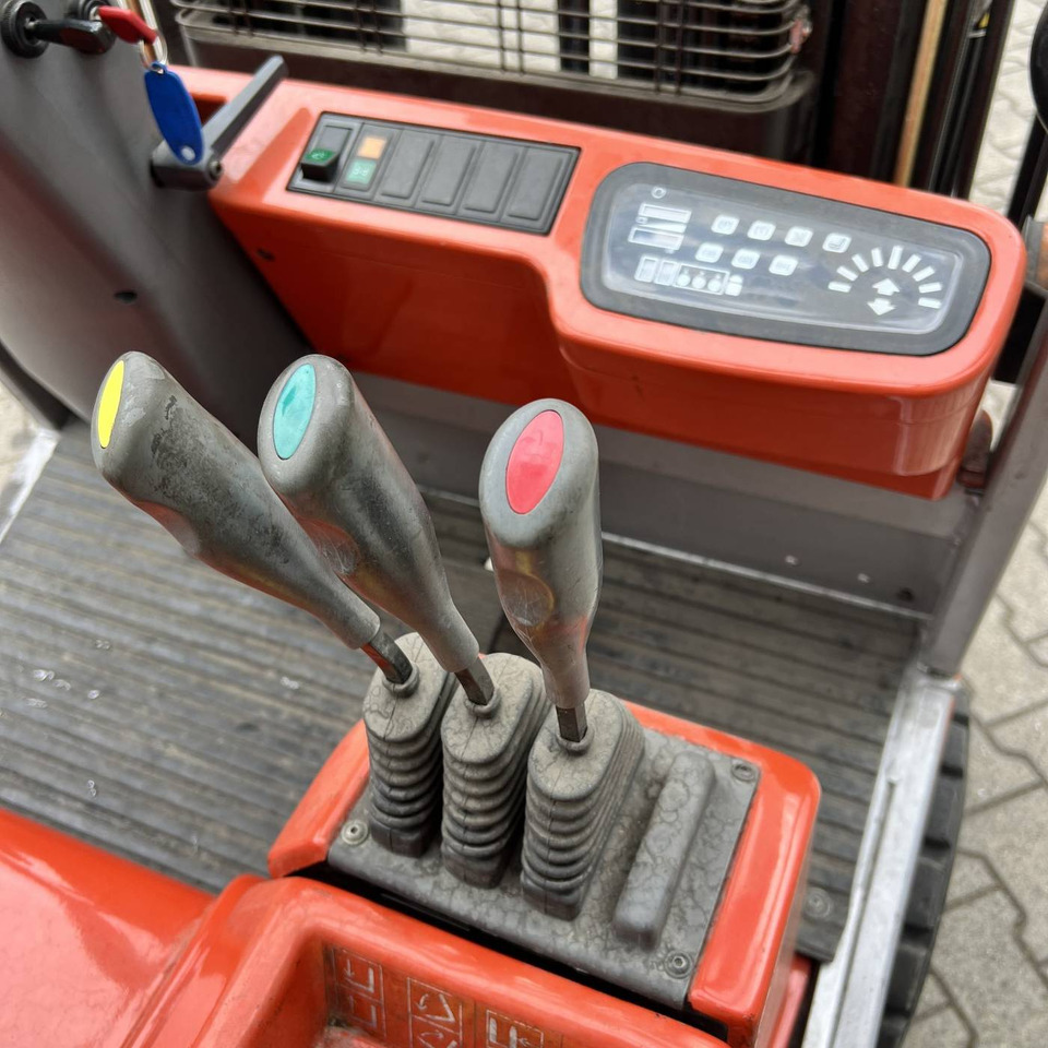 BT CBE18T - Электропогрузчик: фото 4 BT CBE18T - Электропогрузчик: фото 4