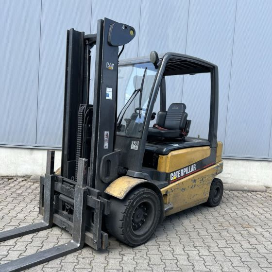 Caterpillar EP50 - Электропогрузчик: фото 1 Caterpillar EP50 - Электропогрузчик: фото 1