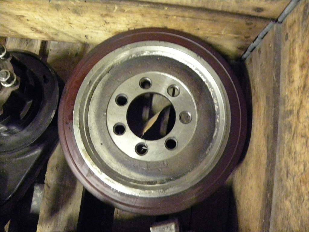 Drive wheel for Caterpillar - Рулевое управление для Погрузочно-разгрузочной техники: фото 1 Drive wheel for Caterpillar - Рулевое управление для Погрузочно-разгрузочной техники: фото 1