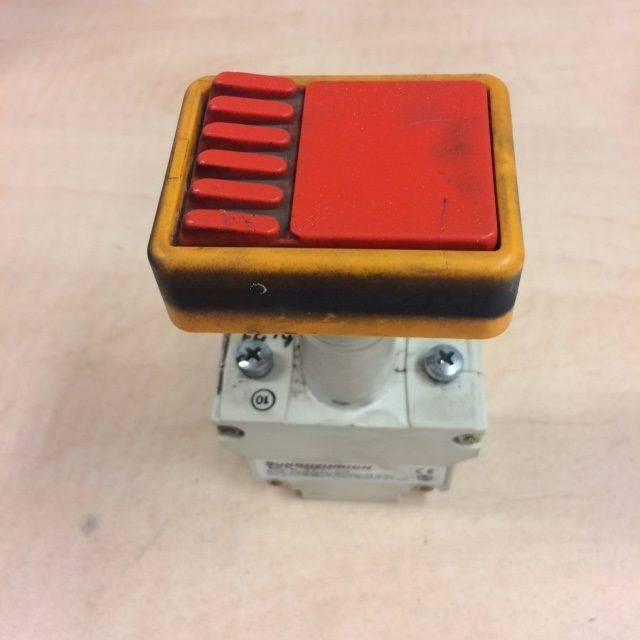 Emergency stop switch ERD 220 - Подрулевой переключатель для Погрузочно-разгрузочной техники: фото 2 Emergency stop switch ERD 220 - Подрулевой переключатель для Погрузочно-разгрузочной техники: фото 2
