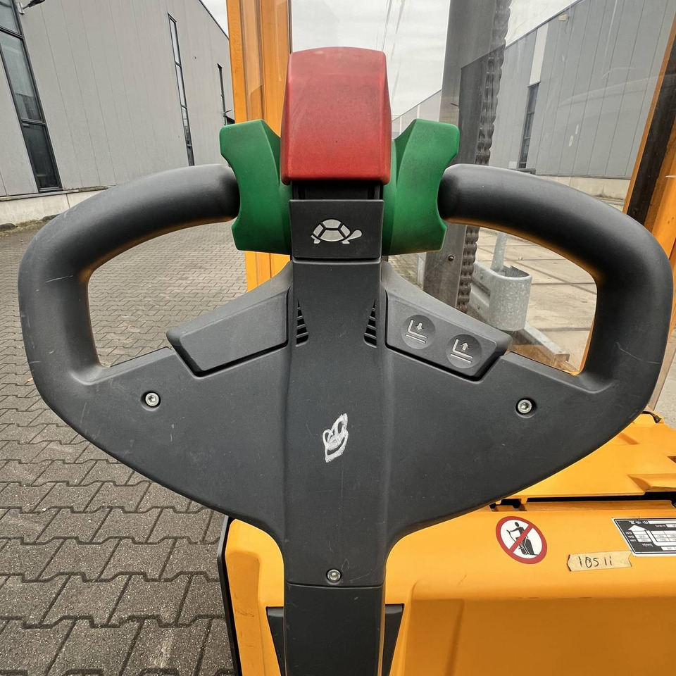 Jungheinrich EJC112 - Штабелер: фото 5 Jungheinrich EJC112 - Штабелер: фото 5