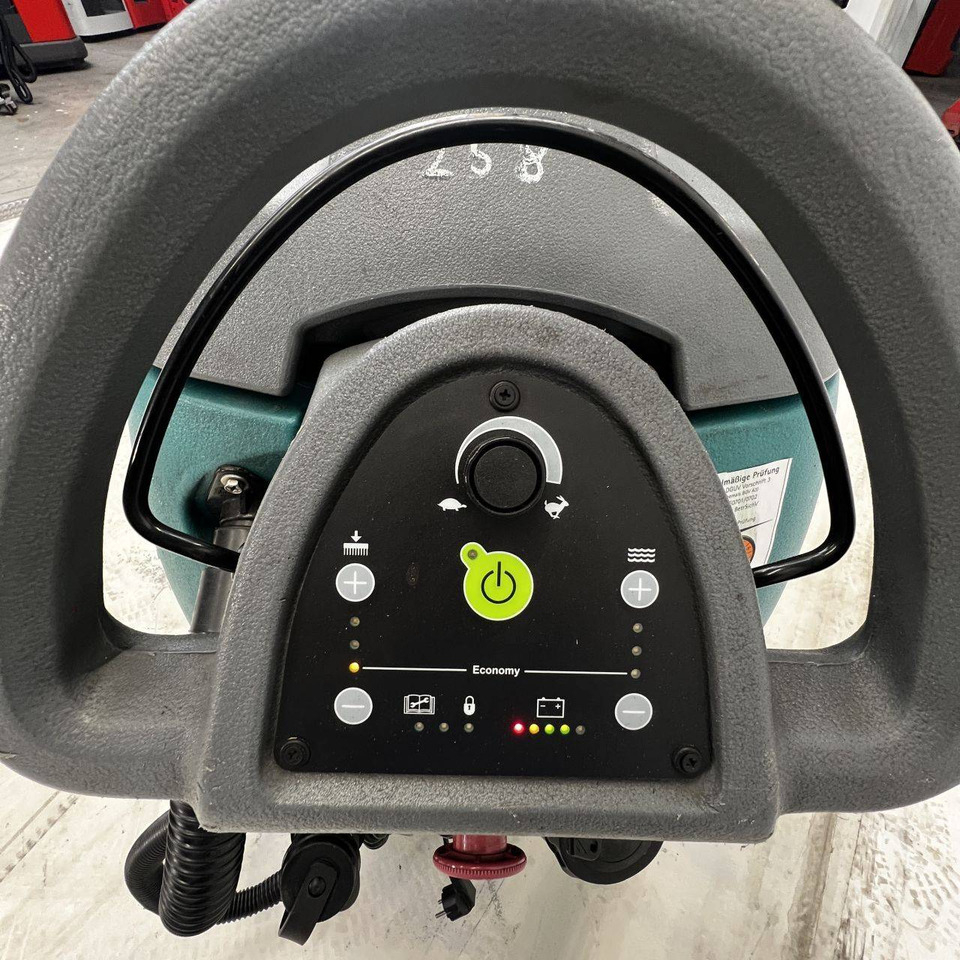 Tennant T5 - Поломоечная машина: фото 5 Tennant T5 - Поломоечная машина: фото 5