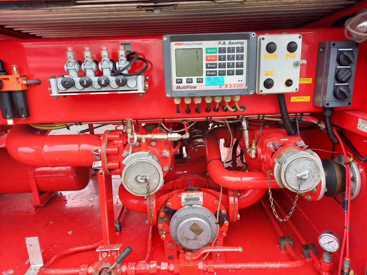 Stokota - Полуприцеп-цистерна: фото 3 Stokota - Полуприцеп-цистерна: фото 3