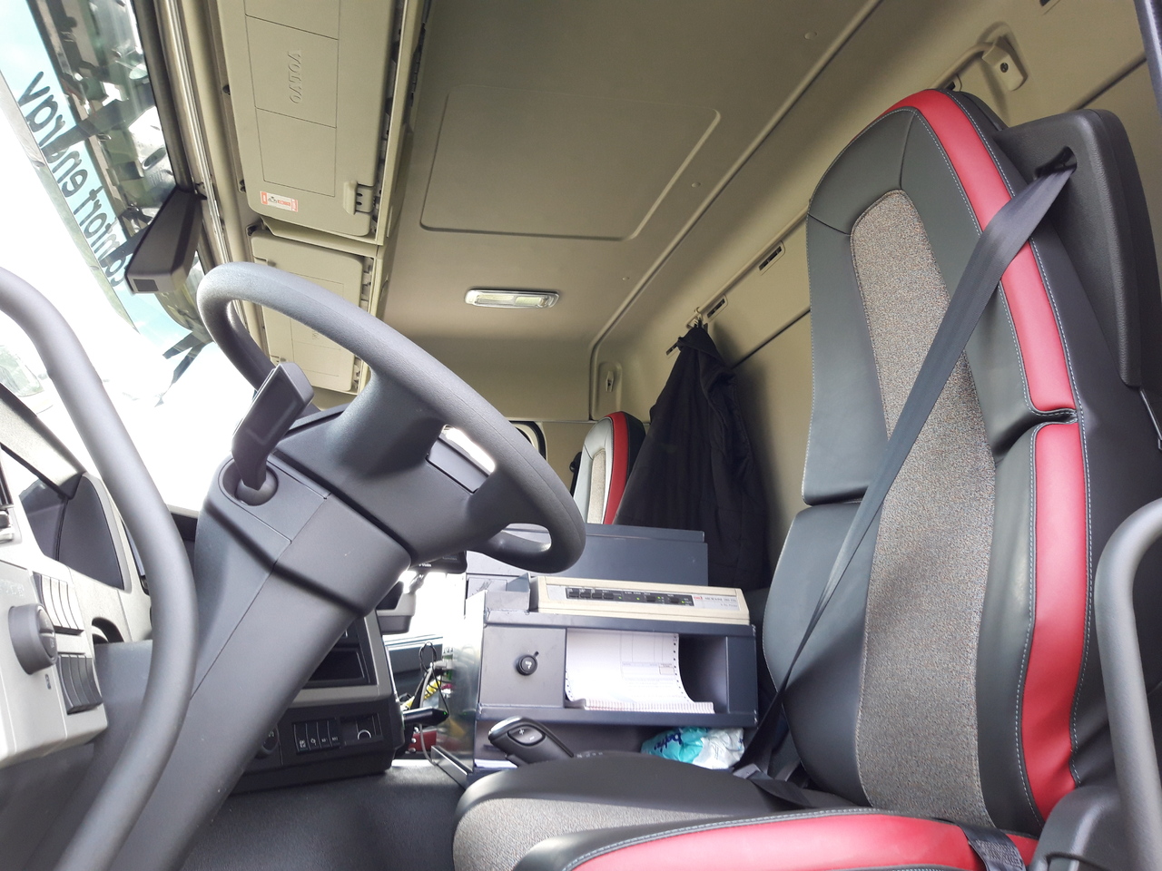 Грузовик-цистерна VOLVO FM: фото 11