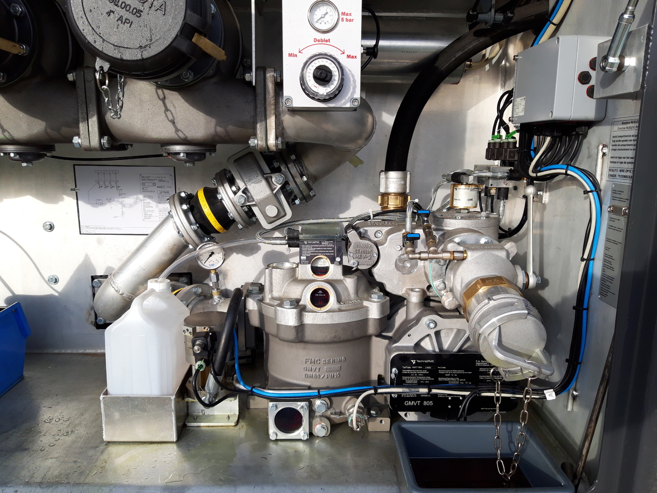 Грузовик-цистерна VOLVO FM: фото 7