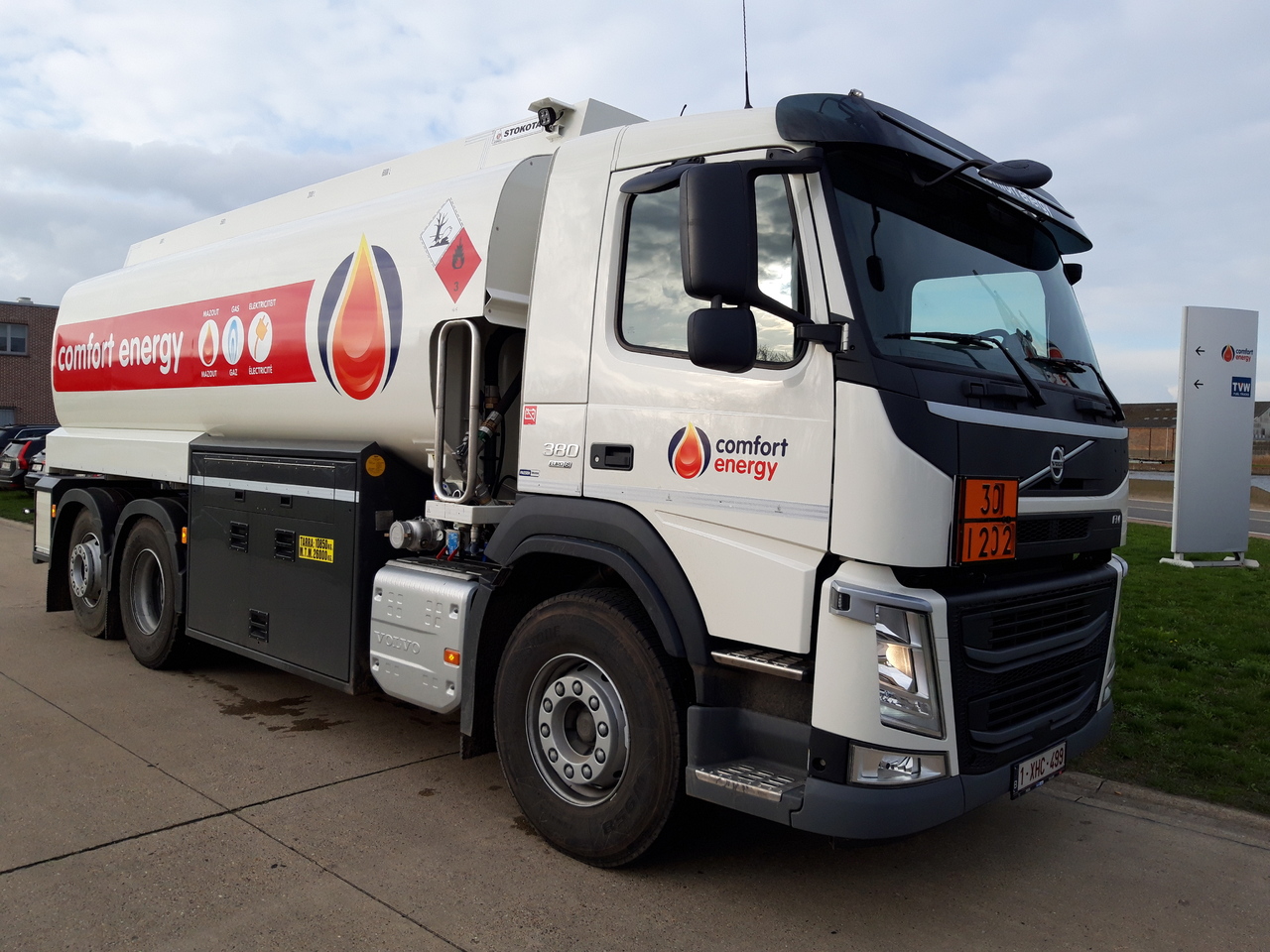 Грузовик-цистерна VOLVO FM: фото 14