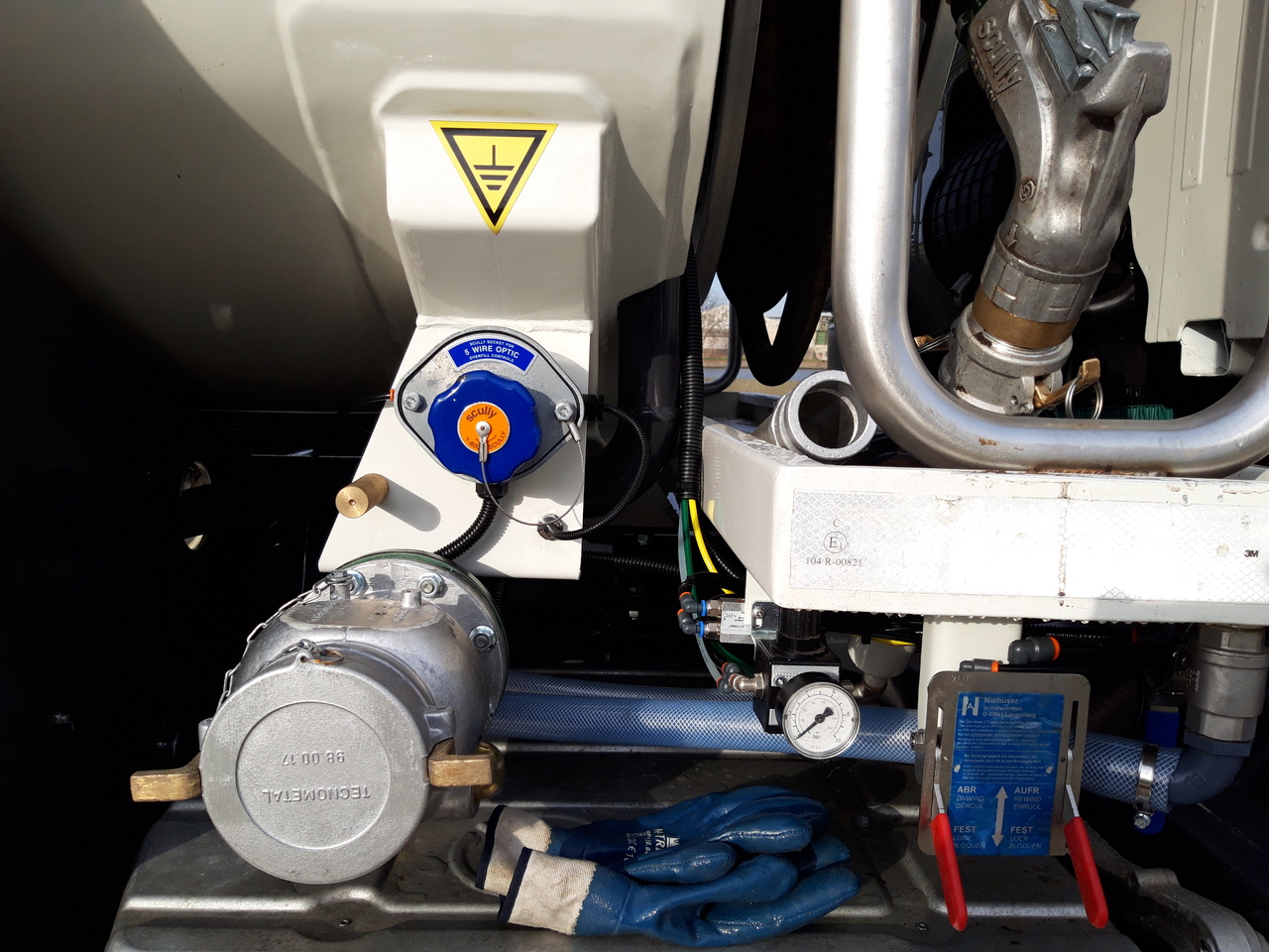 Грузовик-цистерна VOLVO FM: фото 8