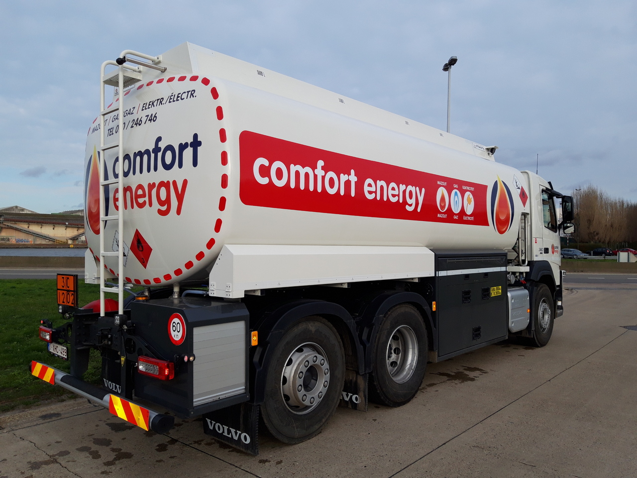 Грузовик-цистерна VOLVO FM: фото 16