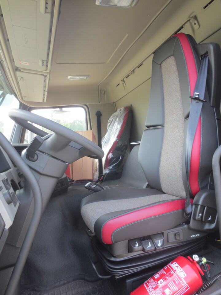 Грузовик-цистерна Volvo FM: фото 6