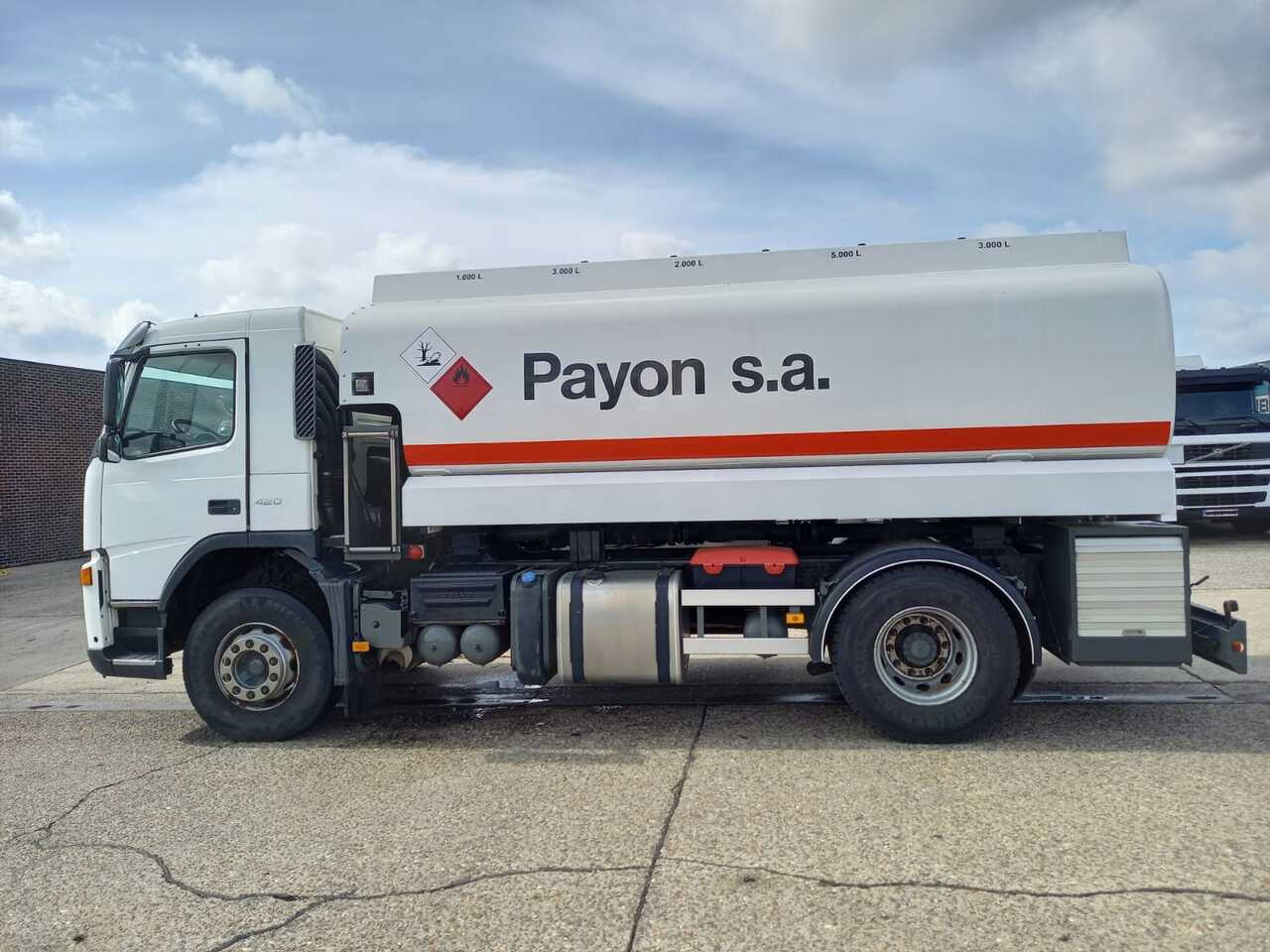 Грузовик-цистерна Volvo FMFH: фото 11