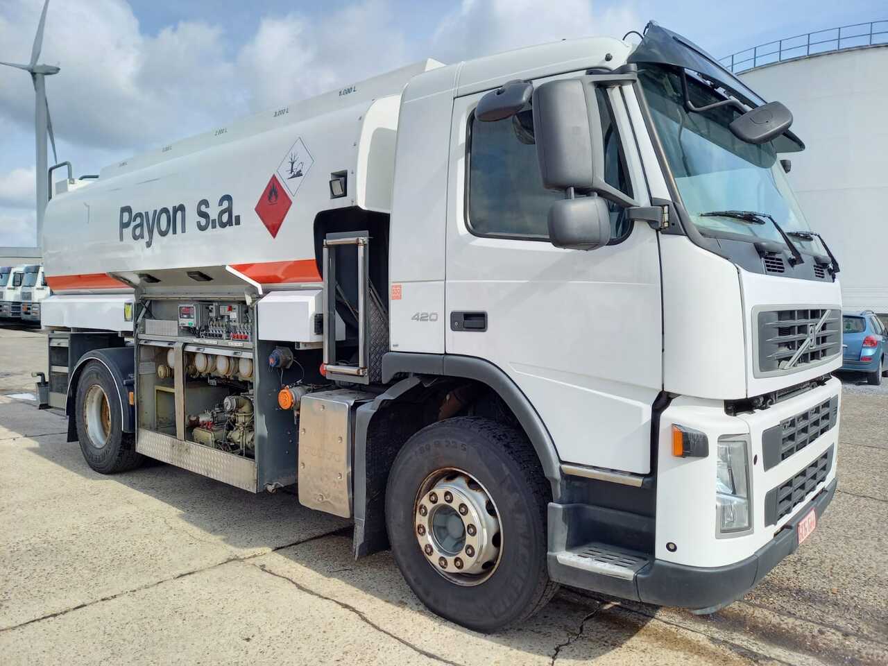 Грузовик-цистерна Volvo FMFH: фото 6