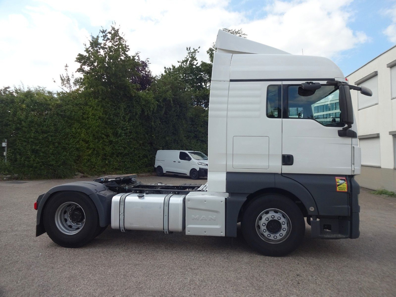 MAN 10 x TGX 18.470, XLX, Intarder, ACC, 2 Tank - Тягач: фото 4 MAN 10 x TGX 18.470, XLX, Intarder, ACC, 2 Tank - Тягач: фото 4