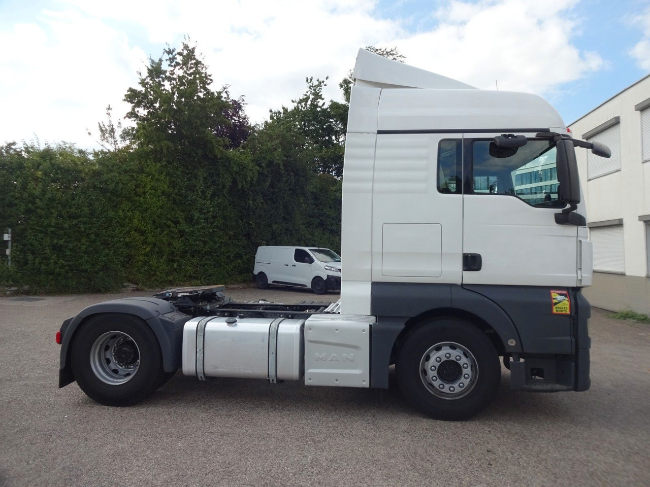 MAN 10 x TGX 18.470, XLX, Intarder, ACC, 2 Tank - Тягач: фото 4 MAN 10 x TGX 18.470, XLX, Intarder, ACC, 2 Tank - Тягач: фото 4