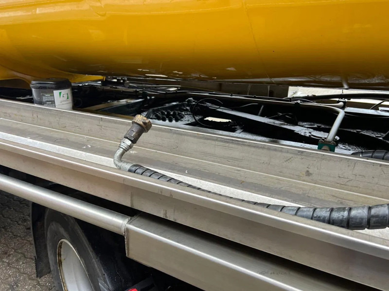 Burg 36m3 Mestoplegger Geijkte weging Bemonstering 2x stuuras - Полуприцеп-цистерна: фото 5 Burg 36m3 Mestoplegger Geijkte weging Bemonstering 2x stuuras - Полуприцеп-цистерна: фото 5