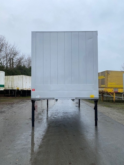 Krone BDF-System 7.450 mm lang, LACK NEU in weißaluminium - Тентованный кузов: фото 3 Krone BDF-System 7.450 mm lang, LACK NEU in weißaluminium - Тентованный кузов: фото 3