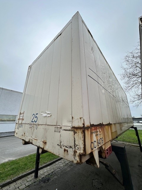 Krone BDF-System 7.45m, Heck Portaltüren, Doppelstock und Schlüssellochbleche - Сменный кузов - фургон: фото 1 Krone BDF-System 7.45m, Heck Portaltüren, Doppelstock und Schlüssellochbleche - Сменный кузов - фургон: фото 1