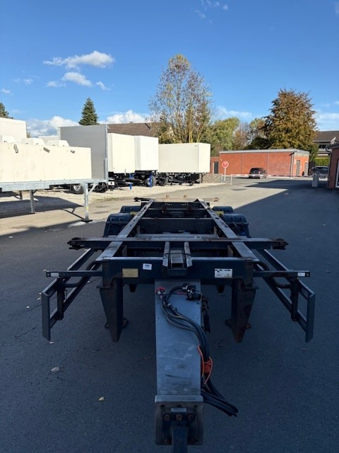 Schmitz Cargobull BDF-System, Standard, hochgekuppelt R 22,5 - Прицеп-фургон: фото 4 Schmitz Cargobull BDF-System, Standard, hochgekuppelt R 22,5 - Прицеп-фургон: фото 4