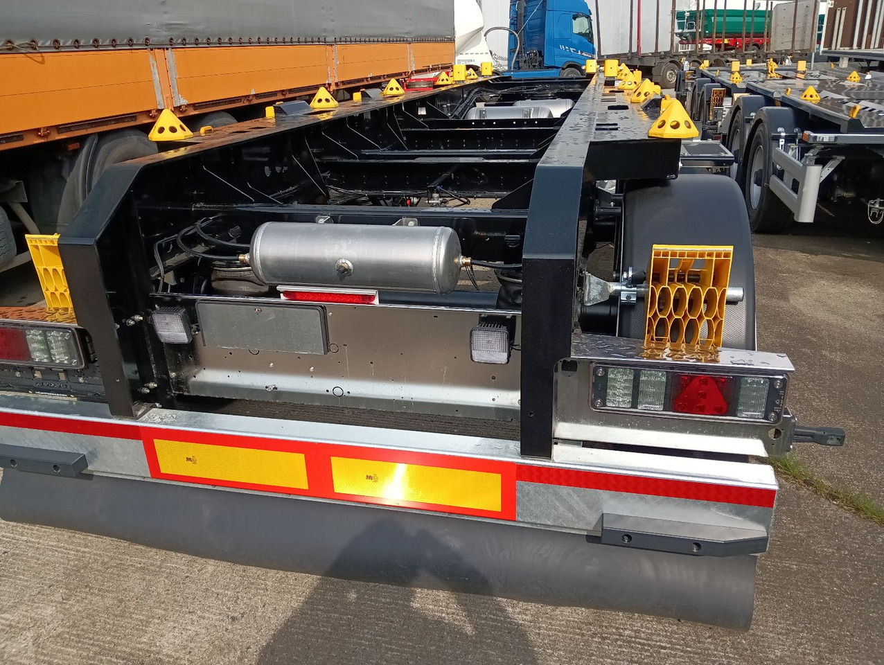 Hüffermann 3-A VARIO-CARRIER SAF NEU VERZINKT LiftAlufelgen - Прицеп мультилифт/ Бункеровоз: фото 5 Hüffermann 3-A VARIO-CARRIER SAF NEU VERZINKT LiftAlufelgen - Прицеп мультилифт/ Бункеровоз: фото 5