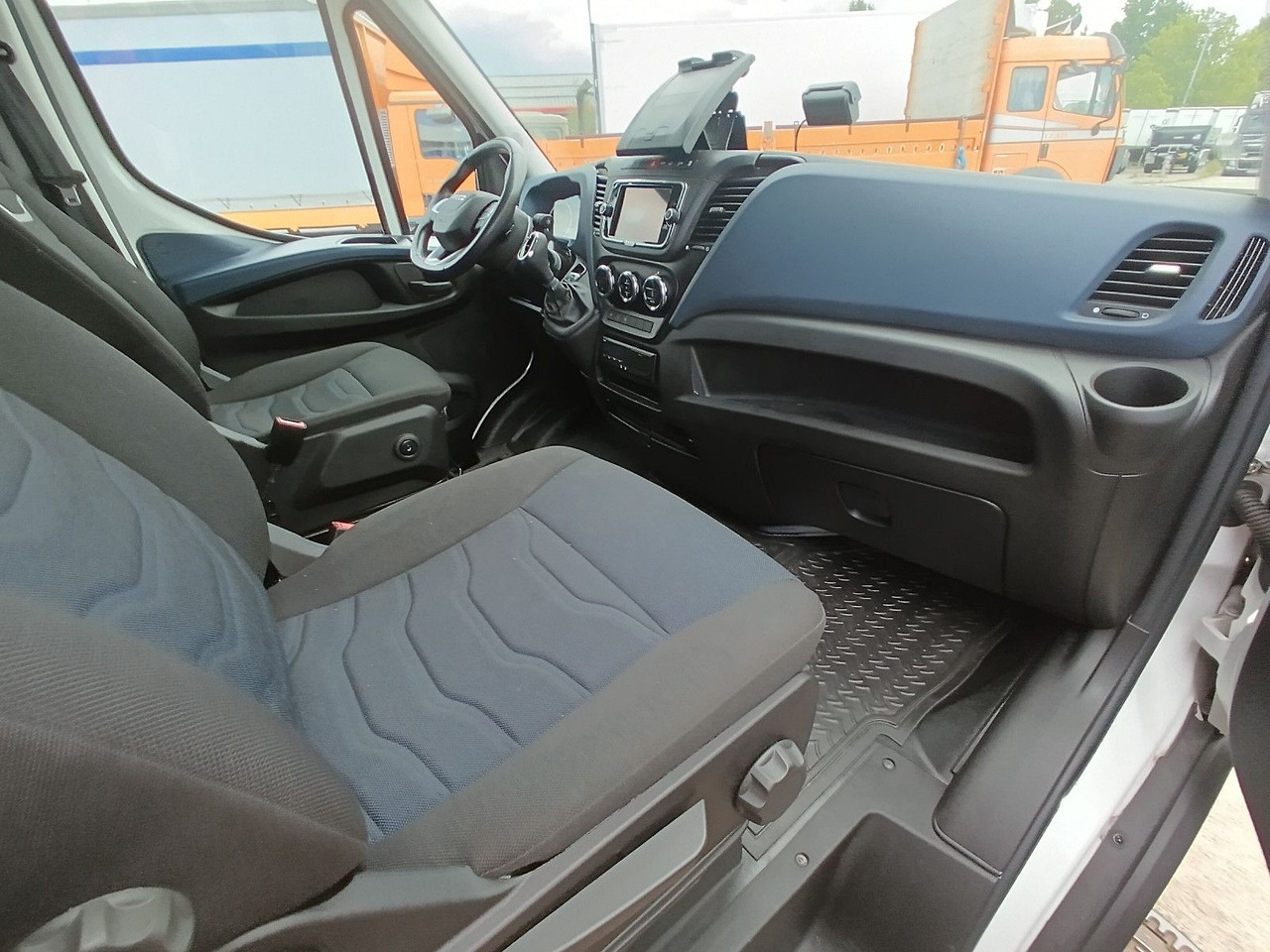Цельнометаллический фургон Iveco Daily Kasten HKa 35S21 V WB3520 AHK, Standheizun: фото 12