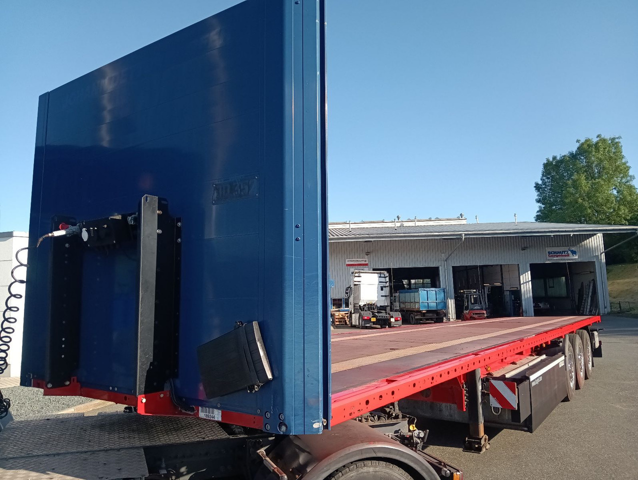 Kögel SN24 Plateau 7xRungen,Palettenkasten, Überbreite - Полуприцеп бортовой/ Платформа: фото 4 Kögel SN24 Plateau 7xRungen,Palettenkasten, Überbreite - Полуприцеп бортовой/ Платформа: фото 4