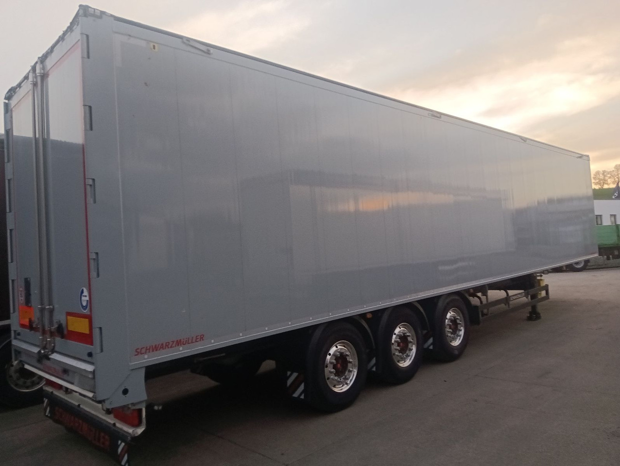 Schwarzmüller 3-Achs8mm VollALU -FULL OPTION 91m3 7450kg,ALCOA - Полуприцеп с подвижным полом: фото 3 Schwarzmüller 3-Achs8mm VollALU -FULL OPTION 91m3 7450kg,ALCOA - Полуприцеп с подвижным полом: фото 3