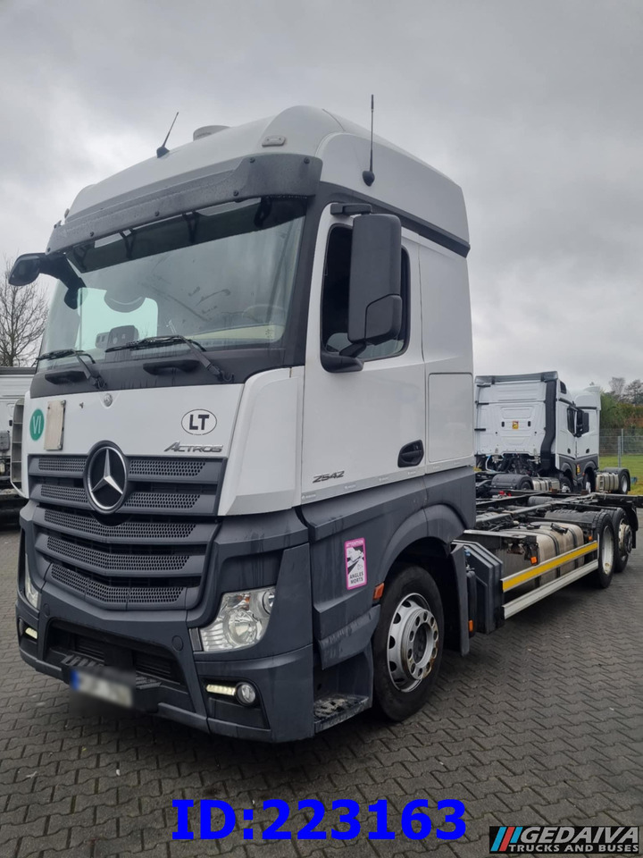 MERCEDES-BENZ Actros 2542 BDF 6x2 Euro6 - Грузовик-шасси: фото 2 MERCEDES-BENZ Actros 2542 BDF 6x2 Euro6 - Грузовик-шасси: фото 2