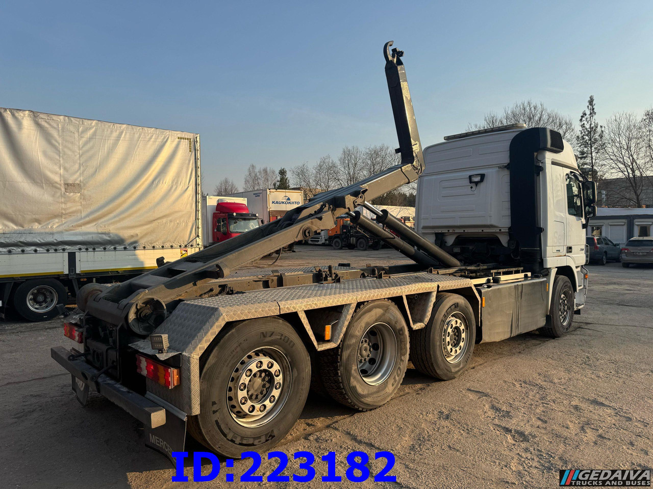 MERCEDES-BENZ Actros 2551 8x2 V8 Retarder - Крюковой мультилифт: фото 5 MERCEDES-BENZ Actros 2551 8x2 V8 Retarder - Крюковой мультилифт: фото 5