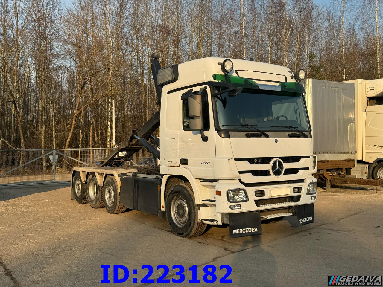 MERCEDES-BENZ Actros 2551 8x2 V8 Retarder - Крюковой мультилифт: фото 3 MERCEDES-BENZ Actros 2551 8x2 V8 Retarder - Крюковой мультилифт: фото 3