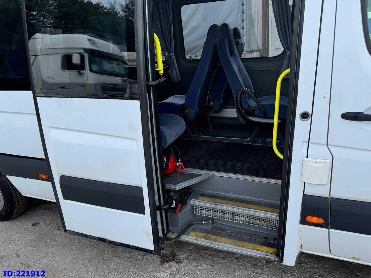 MERCEDES-BENZ Sprinter 518 VIP 17-Place - Туристический автобус: фото 5 MERCEDES-BENZ Sprinter 518 VIP 17-Place - Туристический автобус: фото 5