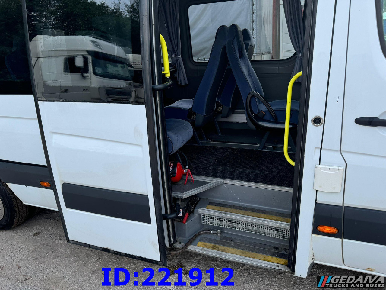 MERCEDES-BENZ Sprinter 518 VIP 17-Place - Туристический автобус: фото 4 MERCEDES-BENZ Sprinter 518 VIP 17-Place - Туристический автобус: фото 4