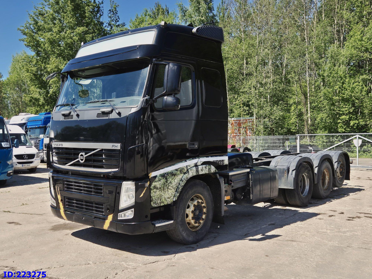 VOLVO FH13 540HP 8X4 (Steering axle) RETARDER - Грузовик-шасси: фото 1 VOLVO FH13 540HP 8X4 (Steering axle) RETARDER - Грузовик-шасси: фото 1