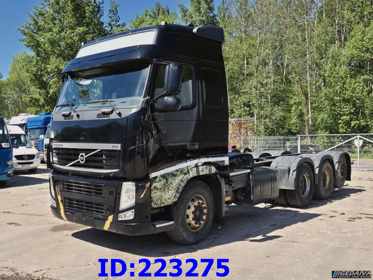 VOLVO FH13 540HP 8X4 (Steering axle) RETARDER - Грузовик-шасси: фото 1 VOLVO FH13 540HP 8X4 (Steering axle) RETARDER - Грузовик-шасси: фото 1