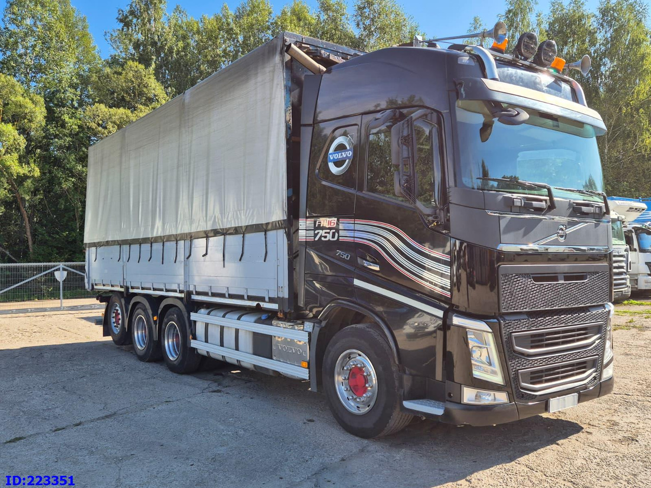 VOLVO FH16 750HP - 8x4-Steering axle - Тентованный грузовик: фото 4 VOLVO FH16 750HP - 8x4-Steering axle - Тентованный грузовик: фото 4
