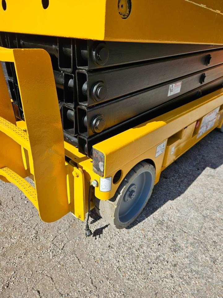 Haulotte Compact 10 N - Ножничный подъемник: фото 3 Haulotte Compact 10 N - Ножничный подъемник: фото 3