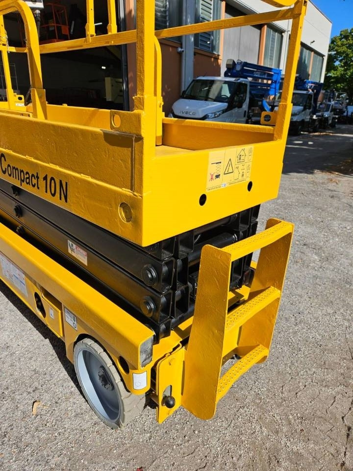 Haulotte Compact 10 N - Ножничный подъемник: фото 4 Haulotte Compact 10 N - Ножничный подъемник: фото 4