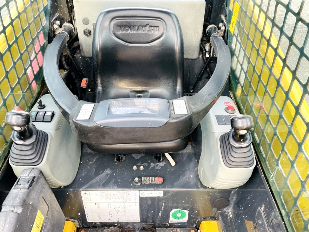 Komatsu SK714 (3906) - Мини-погрузчик с бортовым поворотом: фото 5 Komatsu SK714 (3906) - Мини-погрузчик с бортовым поворотом: фото 5