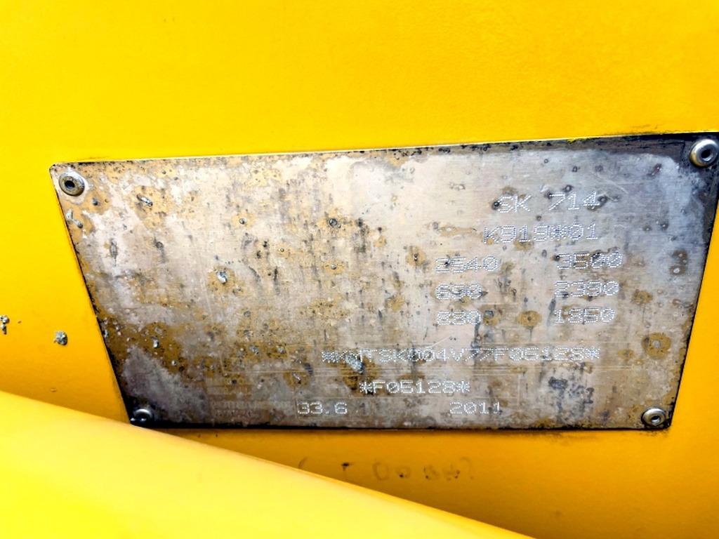 Komatsu SK714-5 (3947) - Мини-погрузчик с бортовым поворотом: фото 3 Komatsu SK714-5 (3947) - Мини-погрузчик с бортовым поворотом: фото 3