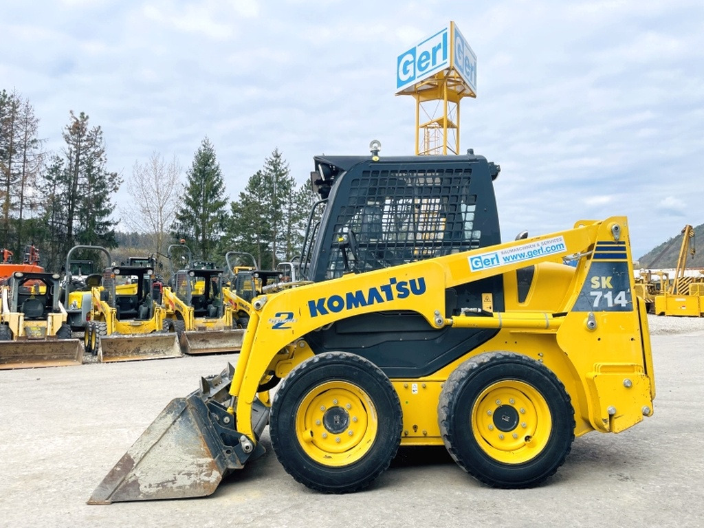 Komatsu SK714-5 (3985) - Мини-погрузчик с бортовым поворотом: фото 1 Komatsu SK714-5 (3985) - Мини-погрузчик с бортовым поворотом: фото 1