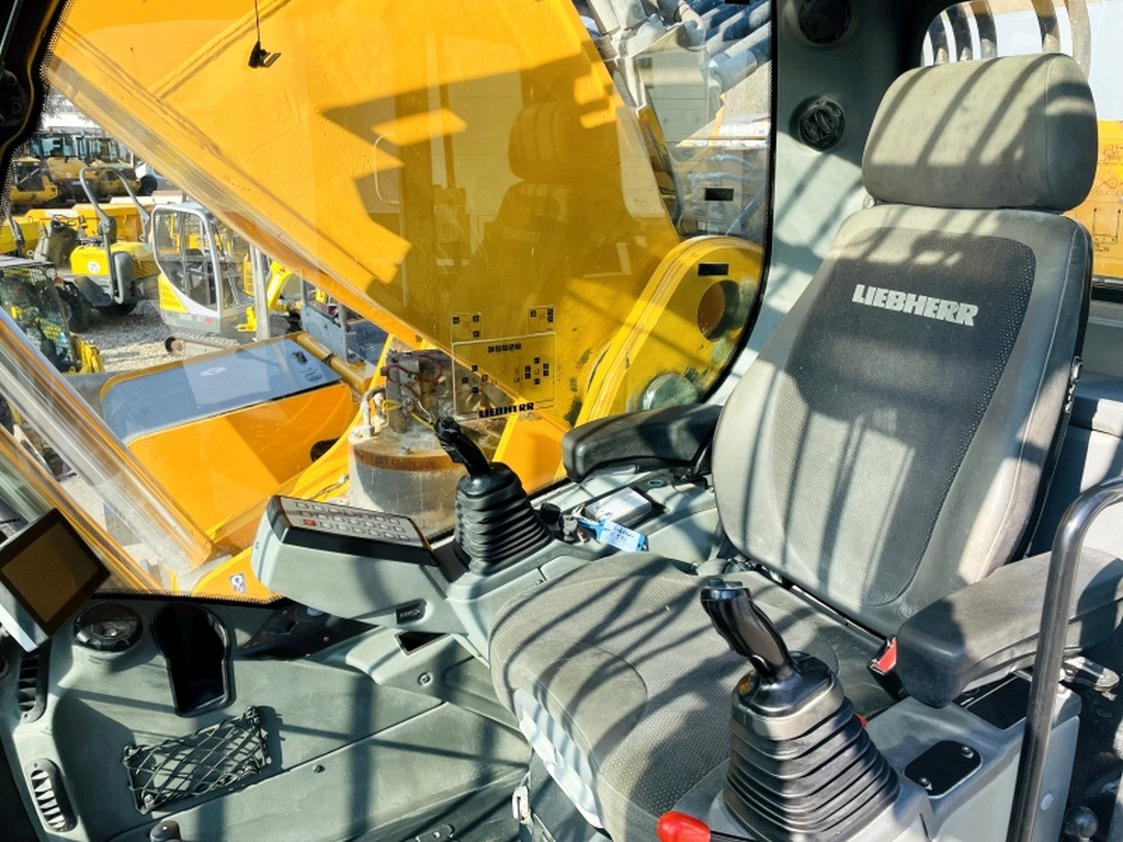 Гусеничный экскаватор Liebherr R976 HD (3946): фото 12 Гусеничный экскаватор Liebherr R976 HD (3946): фото 12