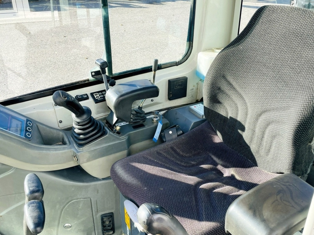 Takeuchi TB216 (4095) - Мини-экскаватор: фото 5 Takeuchi TB216 (4095) - Мини-экскаватор: фото 5