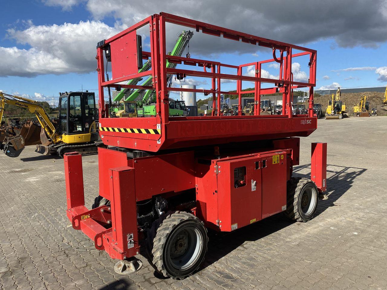 Manitou 120SC - Ножничный подъемник: фото 4 Manitou 120SC - Ножничный подъемник: фото 4