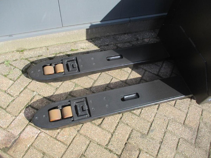 Toyota LPE200 - Тележка: фото 4 Toyota LPE200 - Тележка: фото 4