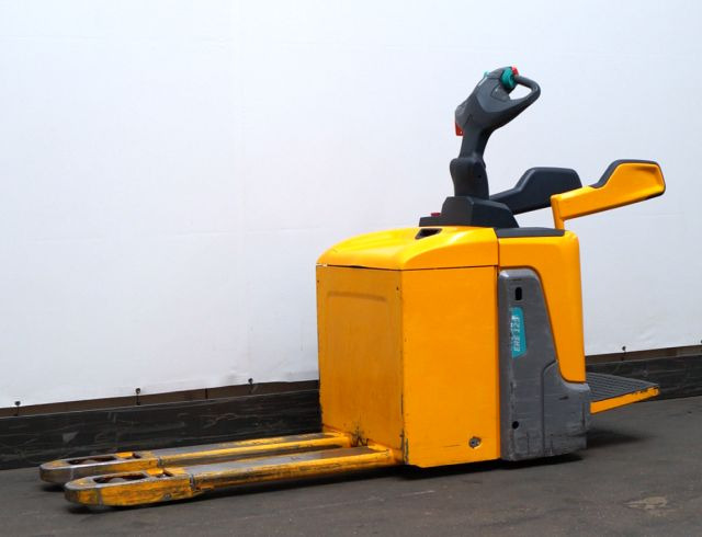 Jungheinrich ERE125 - Тележка: фото 1 Jungheinrich ERE125 - Тележка: фото 1