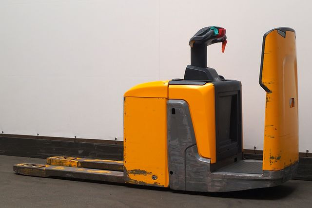 Jungheinrich ERE225 - Тележка: фото 2 Jungheinrich ERE225 - Тележка: фото 2