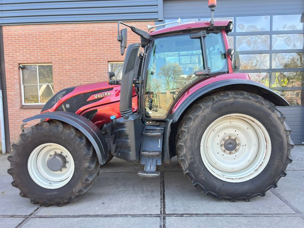 Valtra T 174 Versu - Трактор: фото 2 Valtra T 174 Versu - Трактор: фото 2