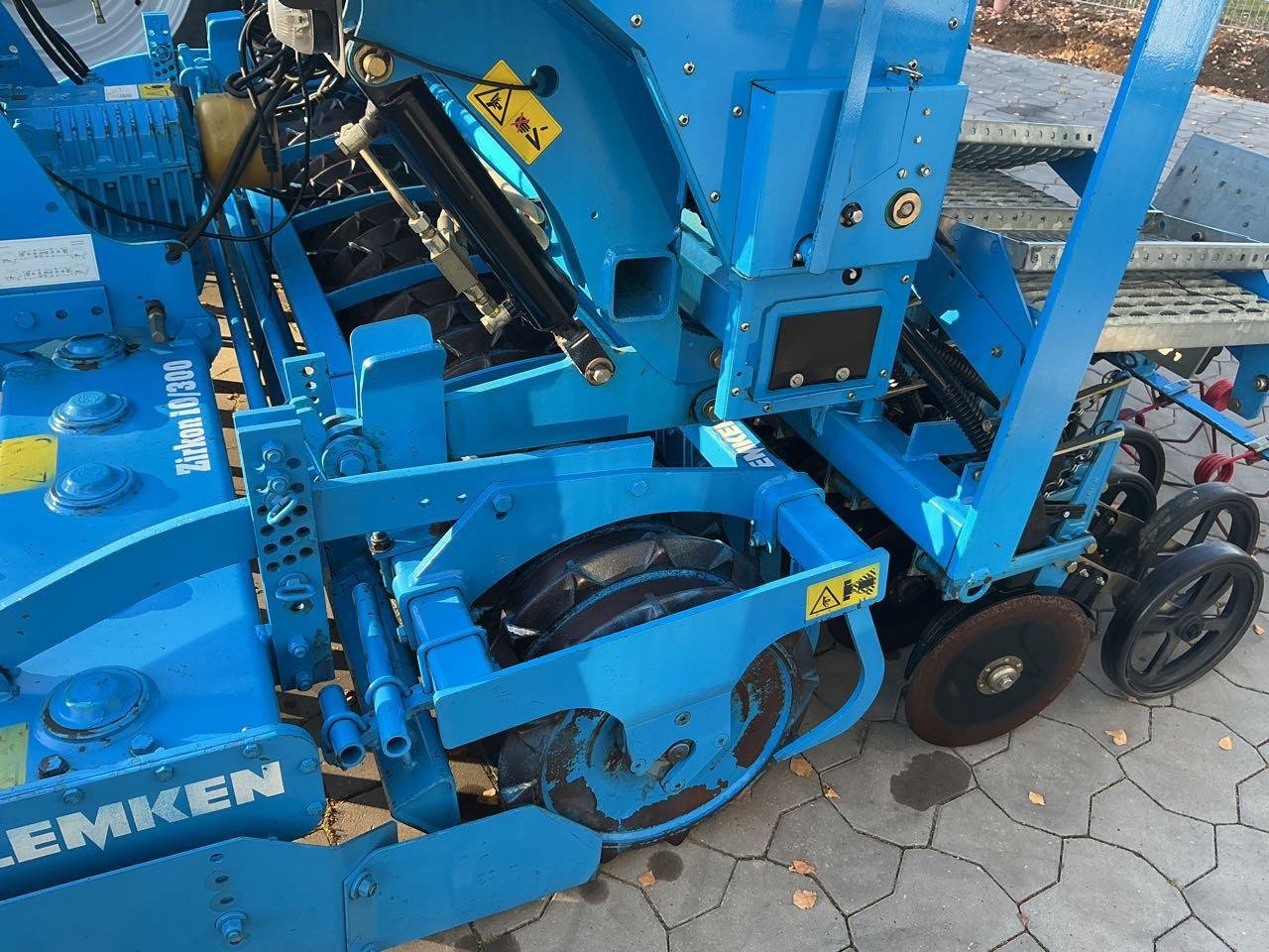 Lemken Saphir 7/300 DS - Посевной комплекс: фото 3 Lemken Saphir 7/300 DS - Посевной комплекс: фото 3